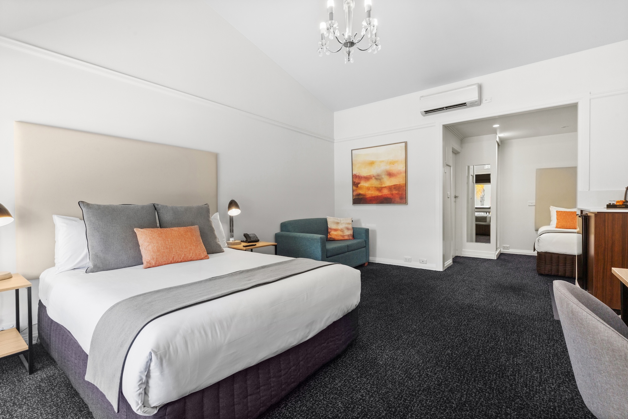 DELUXE TRIPLE SUITE