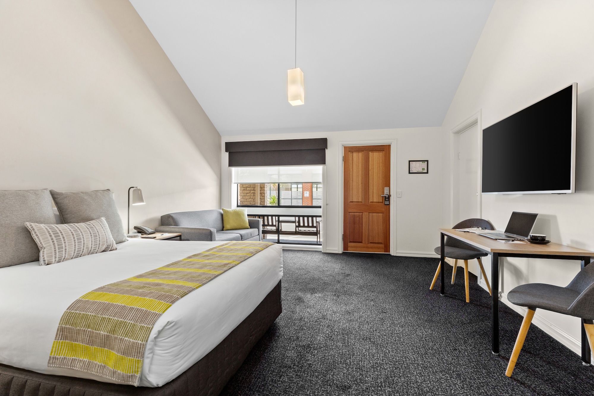 DELUXE SUITE