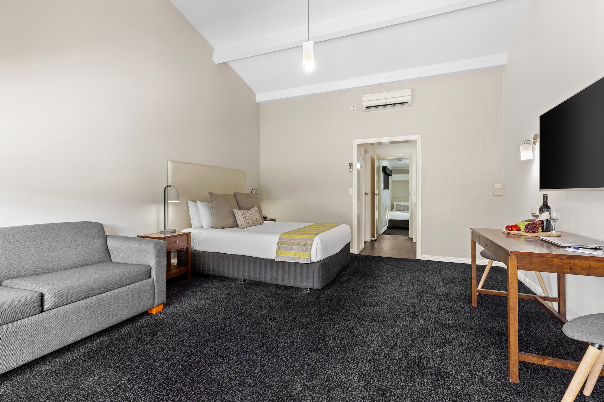 TWO BEDROOM FAMILY SUITE – QUEEN AND TWO SINGLES