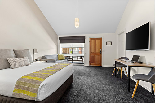 DELUXE SUITE